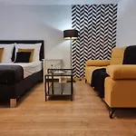Wieczorek Pokoje Goscinne Caloroczne Jacuzzi Ogrodowe