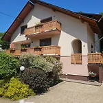 Wieczorek Pokoje Goscinne Caloroczne Jacuzzi Ogrodowe